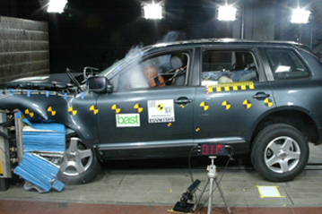 Краш тест VW Touareg (2004)